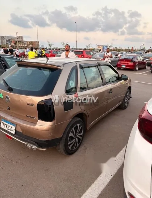 فولكس فاغن بوينتر 2006 ذهبي مستعملة للبيع - 2