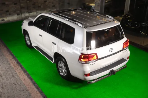 تويوتا لاند كروزر 2019 أبيض مستعملة للبيع - 3