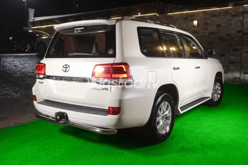 تويوتا لاند كروزر 2019 أبيض مستعملة للبيع - 7