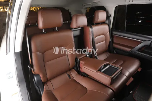 تويوتا لاند كروزر 2019 أبيض مستعملة للبيع - 8