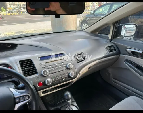 Honda Civic 2011 White Used for Sale - 5