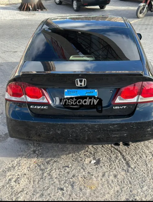 Honda Civic 2011 White Used for Sale - 9