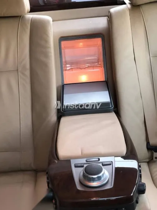 بي ام دبليو 740 2007 أزرق غامق مستعملة للبيع - 7