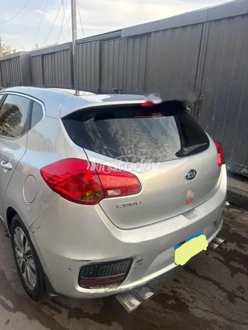 كيا سيد 2017 أبيض مستعملة للبيع - 2