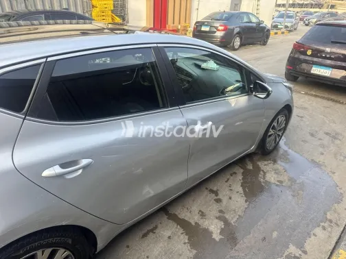 كيا سيد 2017 أبيض مستعملة للبيع - 3