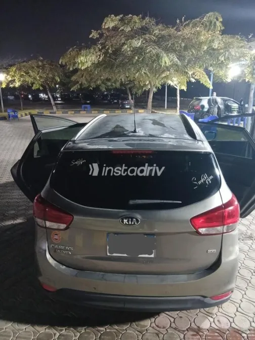 كيا كارينز 2015 رمادي مستعملة للبيع - 1