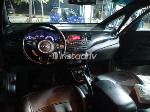 كيا كارينز 2015 رمادي مستعملة للبيع - 2