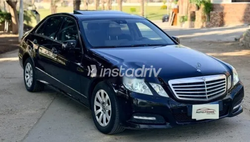Mercedes E 300 2011 Black Used for Sale - 1