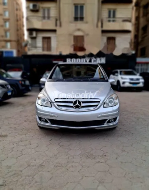 مرسيدس B 150 2006 فضي مستعملة للبيع - 1