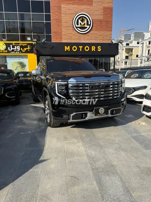 جى ام سى سييرا 2025 أبيض مستعملة للبيع - 1