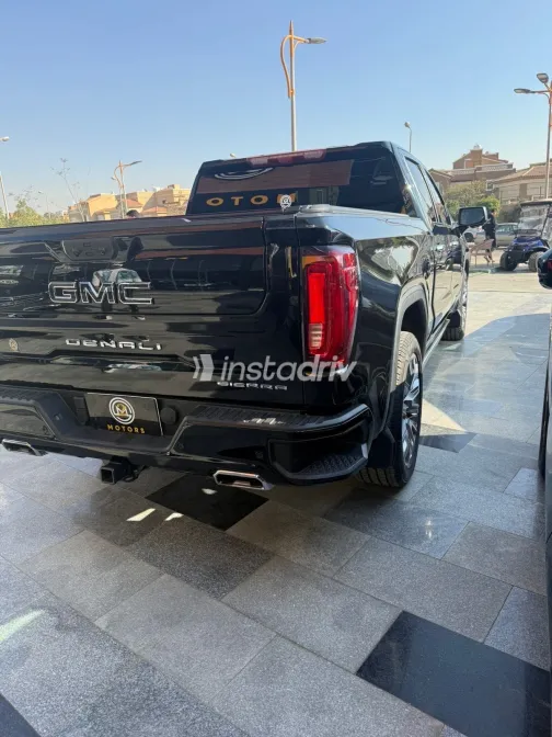 جى ام سى سييرا 2025 أبيض مستعملة للبيع - 4