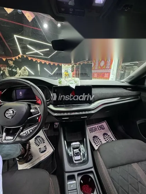 سكودا اوكتافيا 2021 أزرق غامق مستعملة للبيع - 4