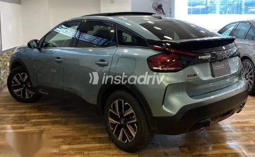 سيتروين C4 2023 أزرق غامق مستعملة للبيع - 2