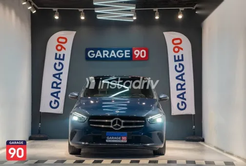 مرسيدس B 180 2021 أزرق غامق مستعملة للبيع - 1