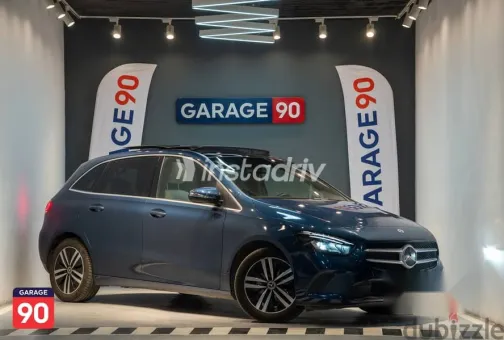 مرسيدس B 180 2021 أزرق غامق مستعملة للبيع - 2