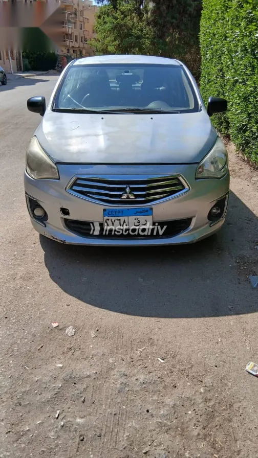 ميتسوبيشي اتراج 2014 فضي مستعملة للبيع - 1