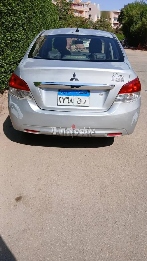 ميتسوبيشي اتراج 2014 فضي مستعملة للبيع - 2