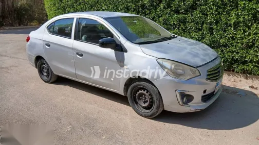 ميتسوبيشي اتراج 2014 فضي مستعملة للبيع - 3