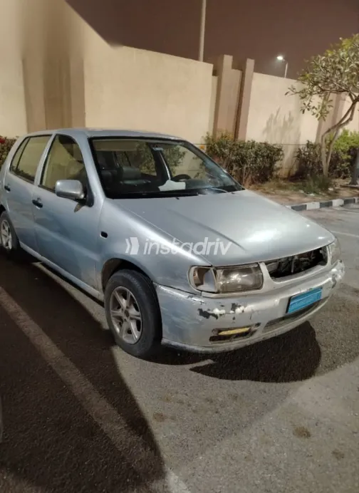 فولكس فاغن بولو 1999 فضي مستعملة للبيع - 1