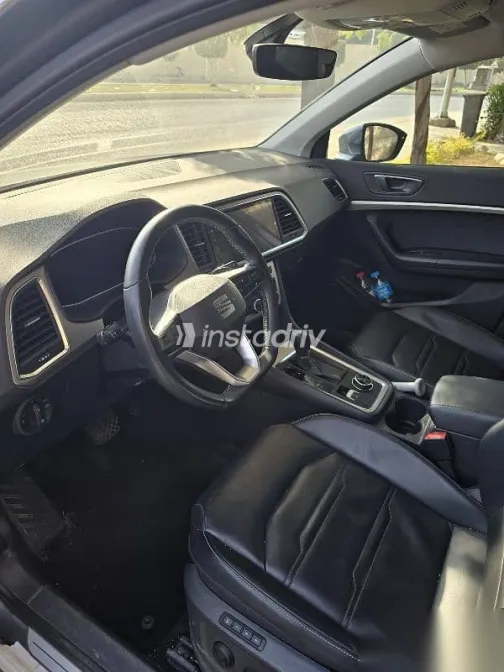 سيات اتيكا 2023 رمادي مستعملة للبيع - 1