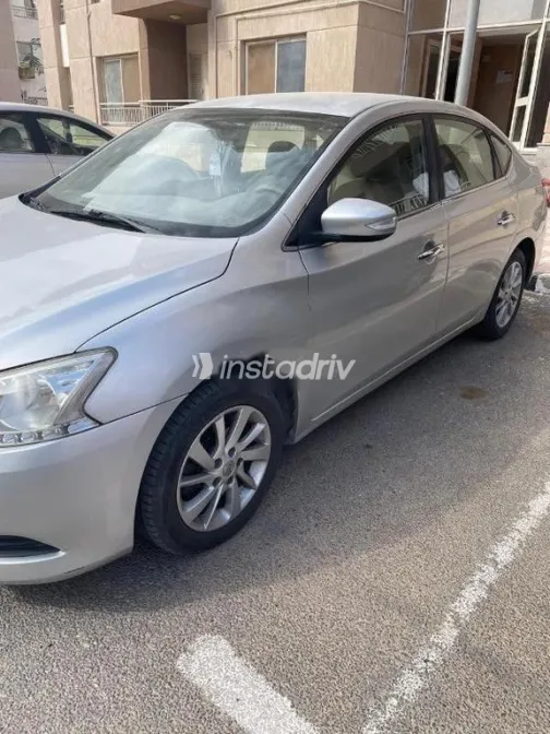 نيسان سنترا 2017 أبيض مستعملة للبيع - 1