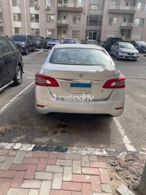 نيسان سنترا 2017 أبيض مستعملة للبيع - 2