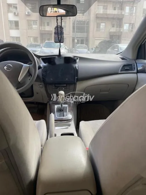 نيسان سنترا 2017 أبيض مستعملة للبيع - 3