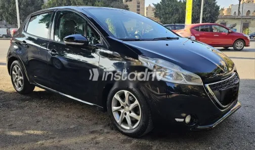 بيجو 208 2015 أسود مستعملة للبيع - 2