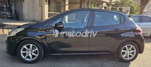 بيجو 208 2015 أسود مستعملة للبيع - 3