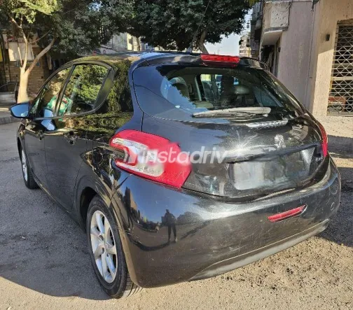 بيجو 208 2015 أسود مستعملة للبيع - 5