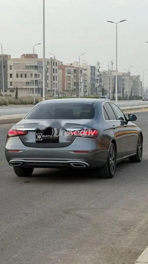 مرسيدس E 200 2021 فضي مستعملة للبيع - 3