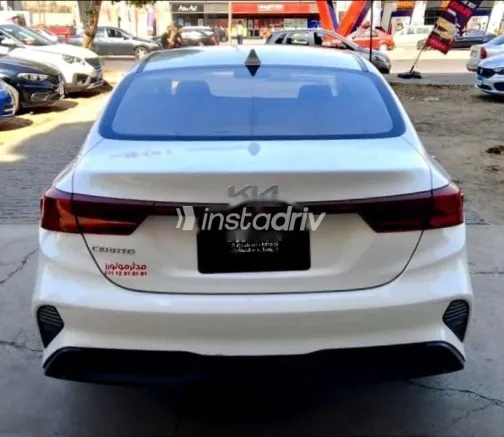 كيا K3 2022 أبيض مستعملة للبيع - 2