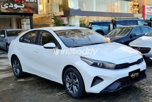 كيا K3 2022 أبيض مستعملة للبيع - 3