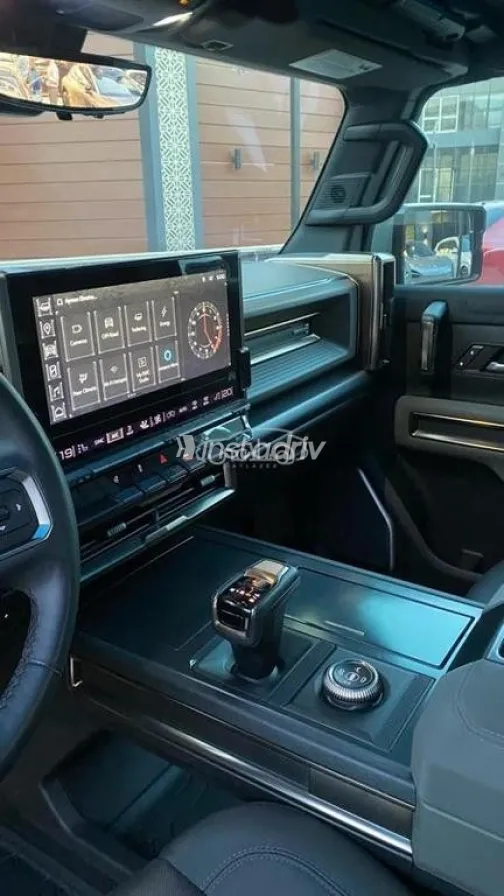 Hummer H1 2024 Gray Used for Sale - 1