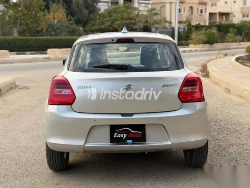 سوزوكى سويفت 2022 رمادي مستعملة للبيع - 3