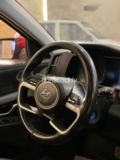 هيونداي إلنترا 2022 أحمر مستعملة للبيع - 4