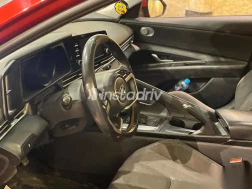 هيونداي إلنترا 2022 أحمر مستعملة للبيع - 5