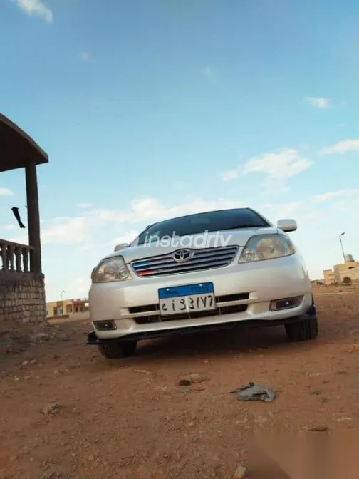 تويوتا كورولا 2002 أبيض مستعملة للبيع - 8