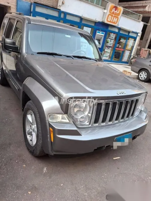 جيب شيروكي 2009 ذهبي مستعملة للبيع - 2