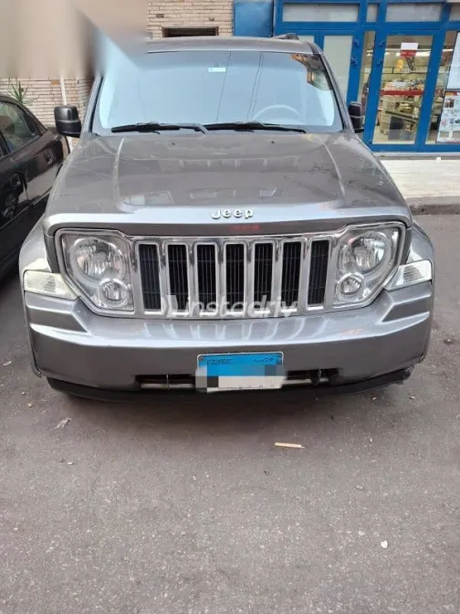 جيب شيروكي 2009 ذهبي مستعملة للبيع - 4