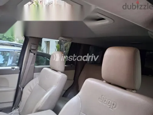 جيب شيروكي 2009 ذهبي مستعملة للبيع - 7