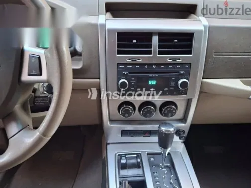 جيب شيروكي 2009 ذهبي مستعملة للبيع - 9