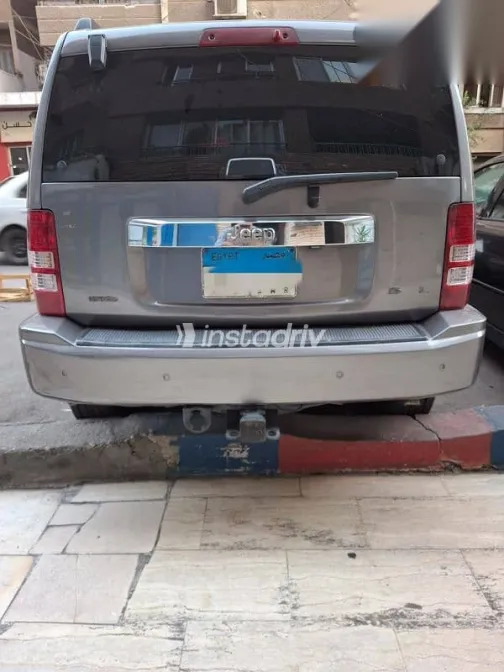 جيب شيروكي 2009 ذهبي مستعملة للبيع - 10