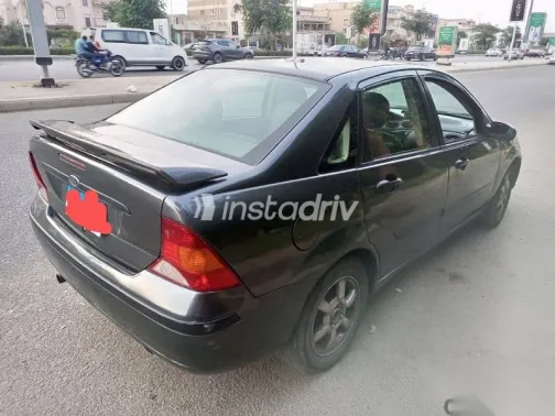 فورد فوكس 2003 فضي مستعملة للبيع - 1