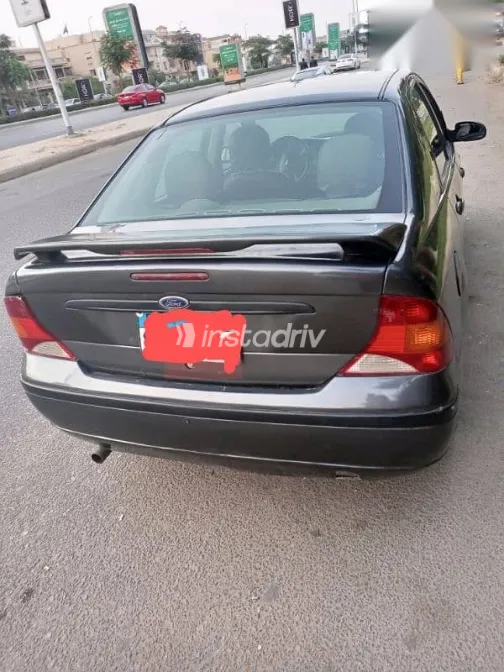 فورد فوكس 2003 فضي مستعملة للبيع - 2