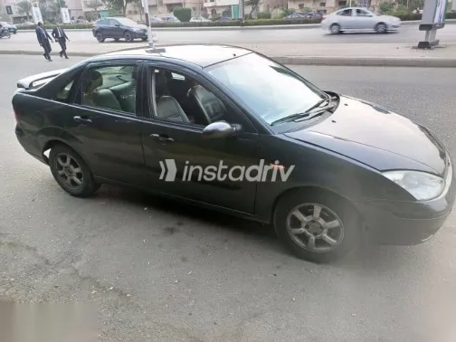 فورد فوكس 2003 فضي مستعملة للبيع - 4