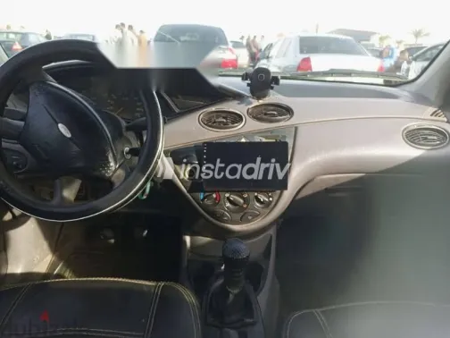 فورد فوكس 2003 فضي مستعملة للبيع - 6