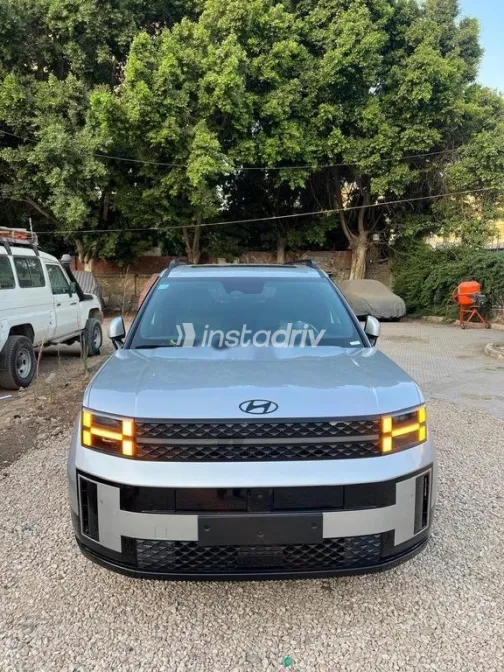 هيونداي سانتافى 2025 أبيض مستعملة للبيع - 1