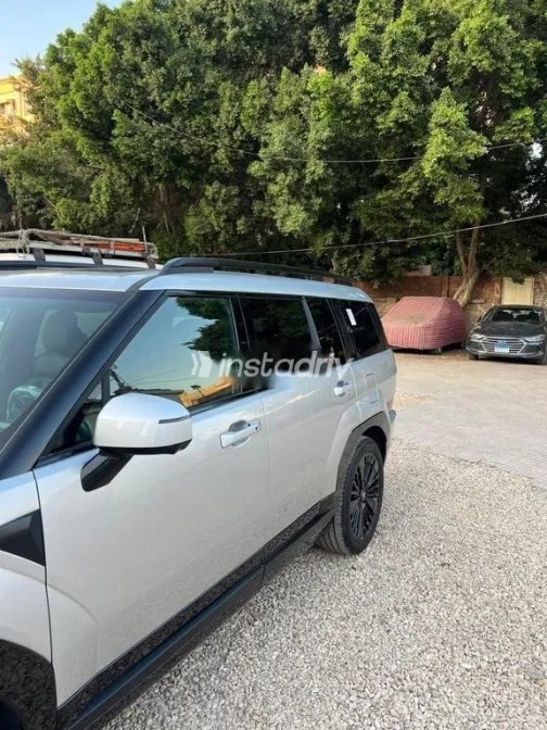 هيونداي سانتافى 2025 أبيض مستعملة للبيع - 2