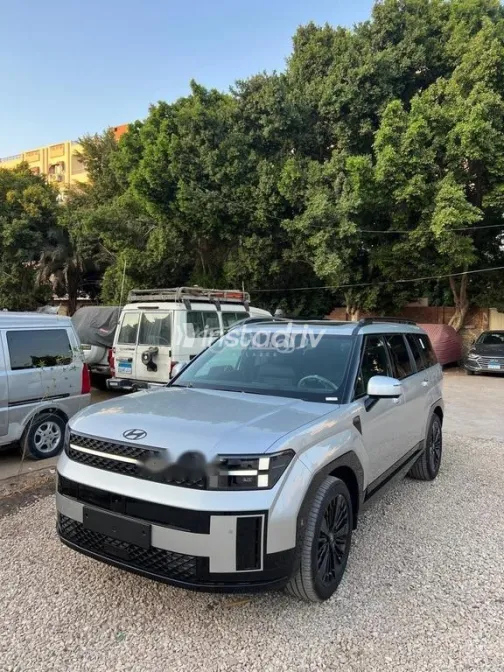 هيونداي سانتافى 2025 أبيض مستعملة للبيع - 3